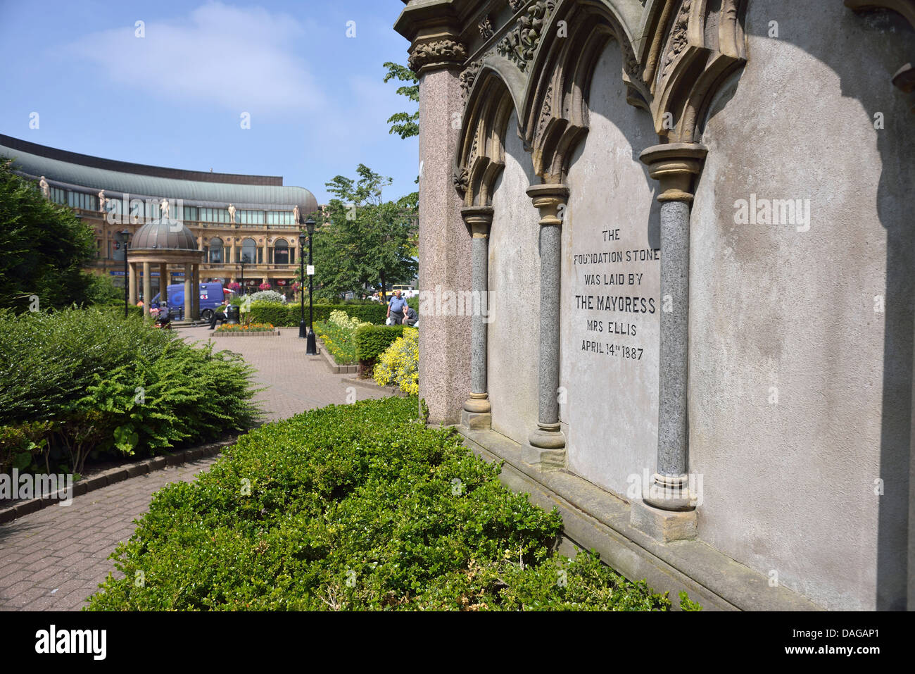 the foundation stone at the bottom of the queen victoria monument