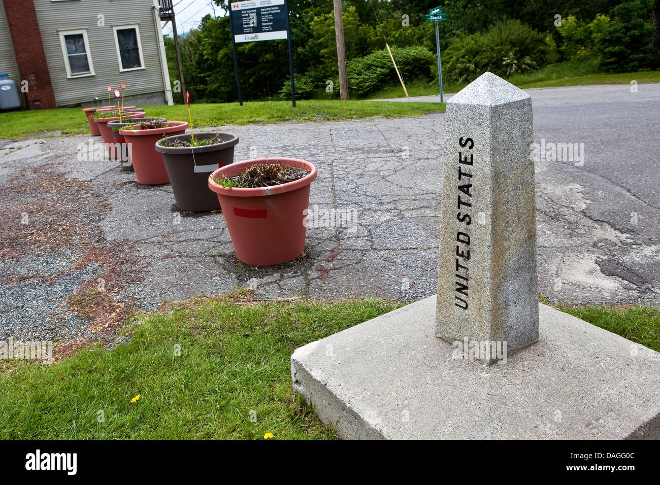 giant-flower-pots-block-the-road-crossing-to-canada-in-derby-line-DAGG0C.jpg