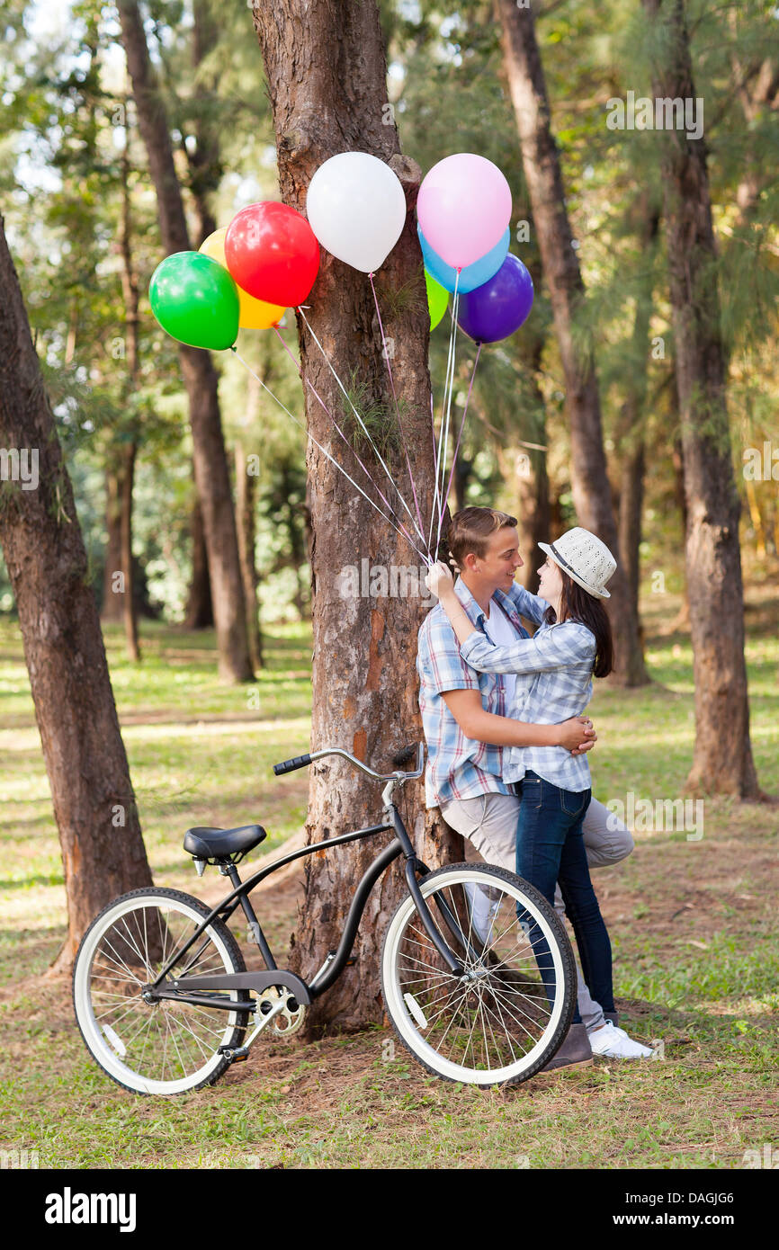 Teen couple embracing hi-res stock photography and images - Alamy