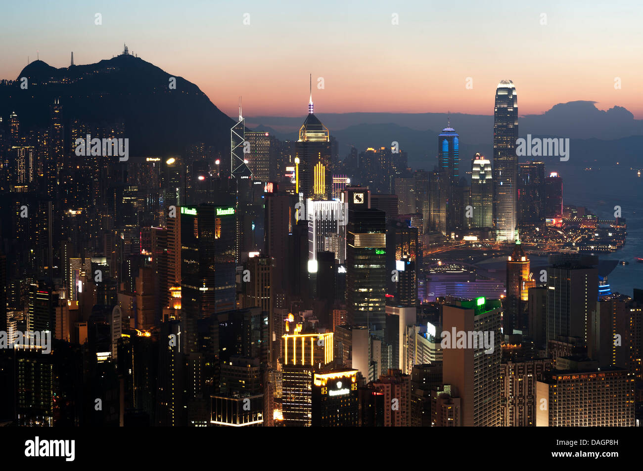 Hong kong sunset skyline hi-res stock photography and images - Alamy