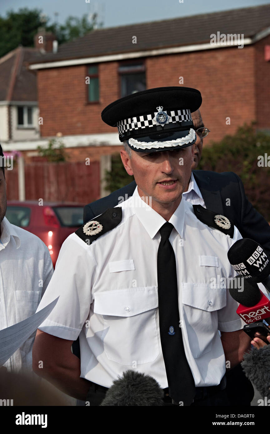 Tipton, West Midlands, UK. 12th July 2013. Mosque nail bomb.gareth cann assistant chief constable from west midlands police speaking to the media Credit:  i4images/Alamy Live News Stock Photo