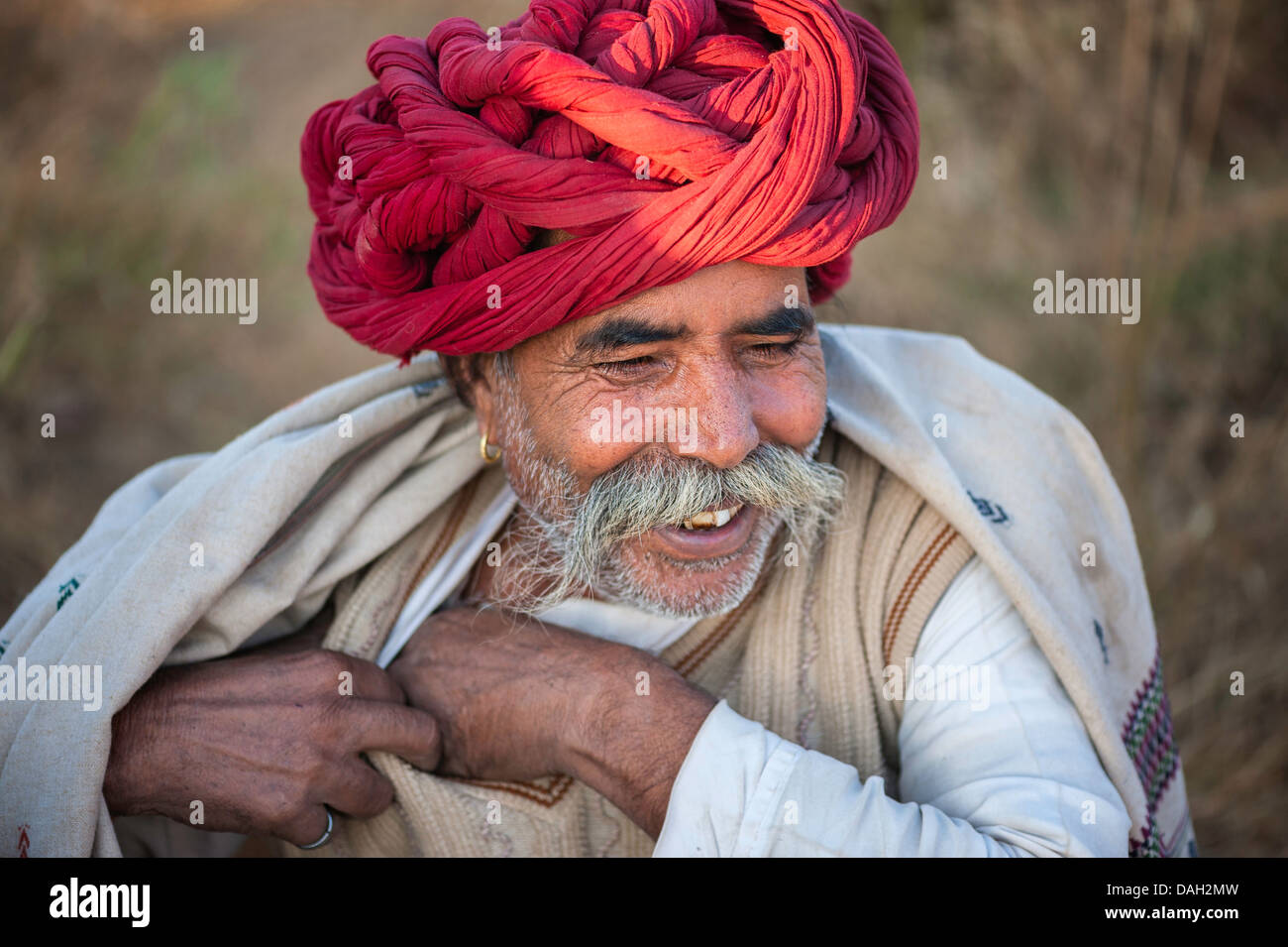 Rajput man trades camels at Pushkar at the annual festival, Rajasthan, India. Stock Photo