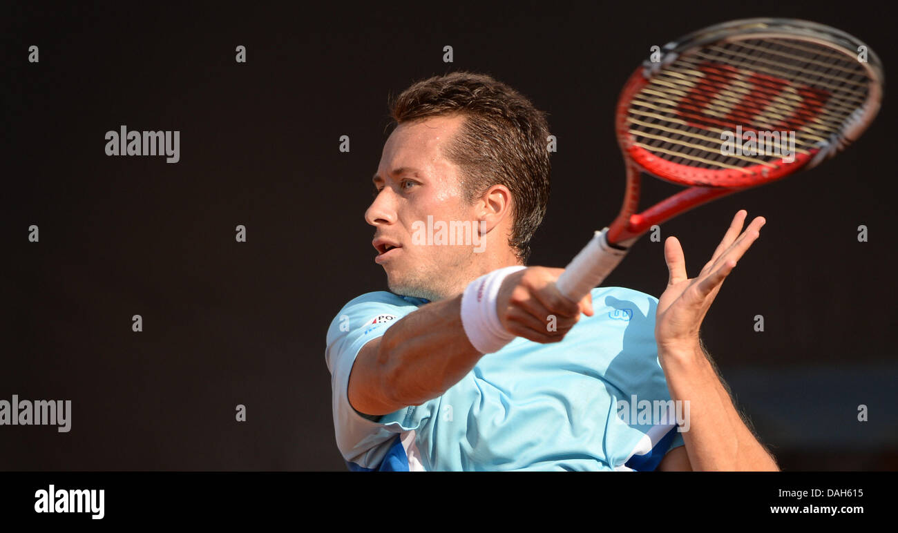 Philipp Kohlschreiber aus Deutschland spielt am 13.07.2013 während des ATP-Turniers in Stuttgart (Baden-Württemberg) im Halbfinale gegen Hanescu aus Rumänien eine Vorhand. Foto: Marijan Murat/dpa +++(c) dpa - Bildfunk+++ Stock Photo