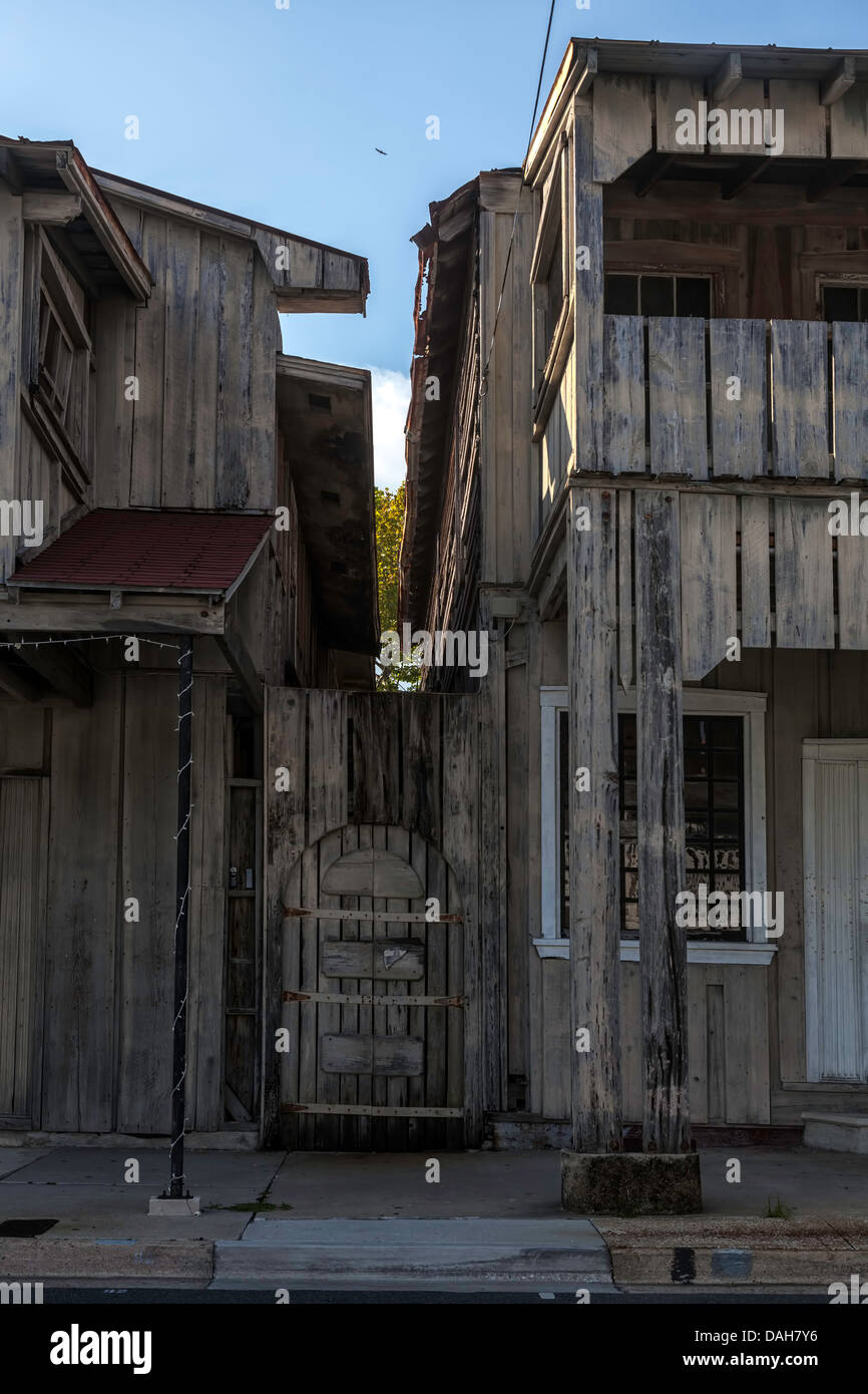 Double gates hi-res stock photography and images - Alamy