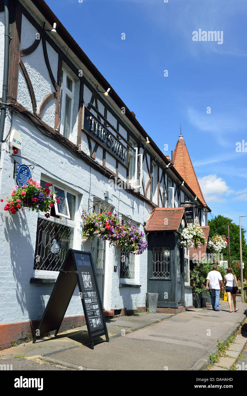 The Swan Pub, Manor Road, WaltononThames, Surrey, England, United