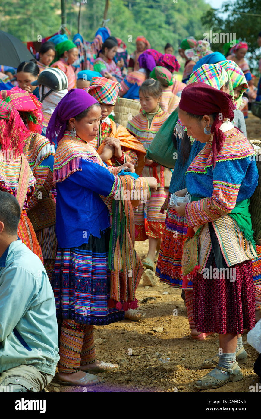 Flower Hmong women shopping at Can Cau market, near Bac Ha. Lao Cai Province, Northern Vietnam Stock Photo