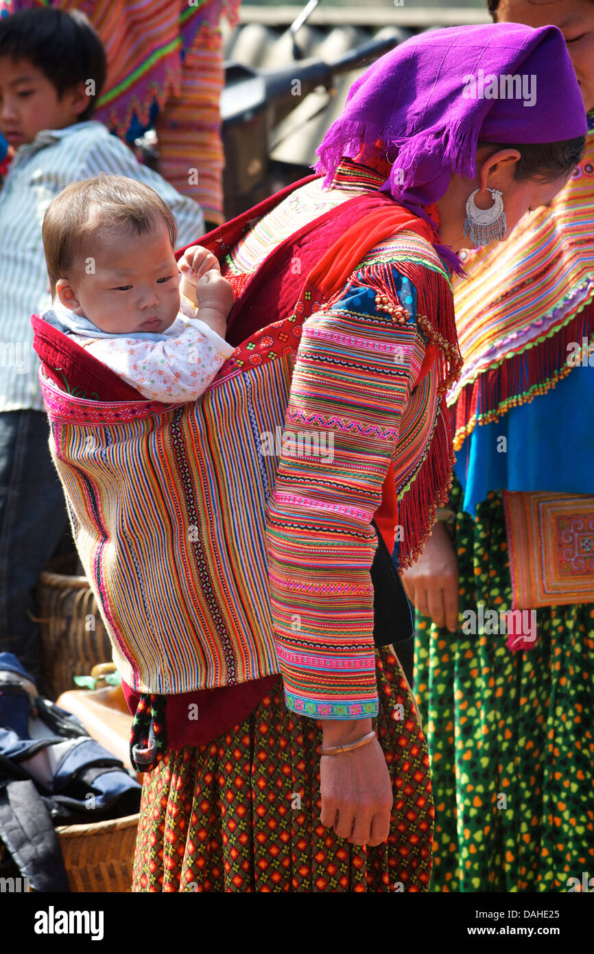 Flower Hmong woman with child in baby 