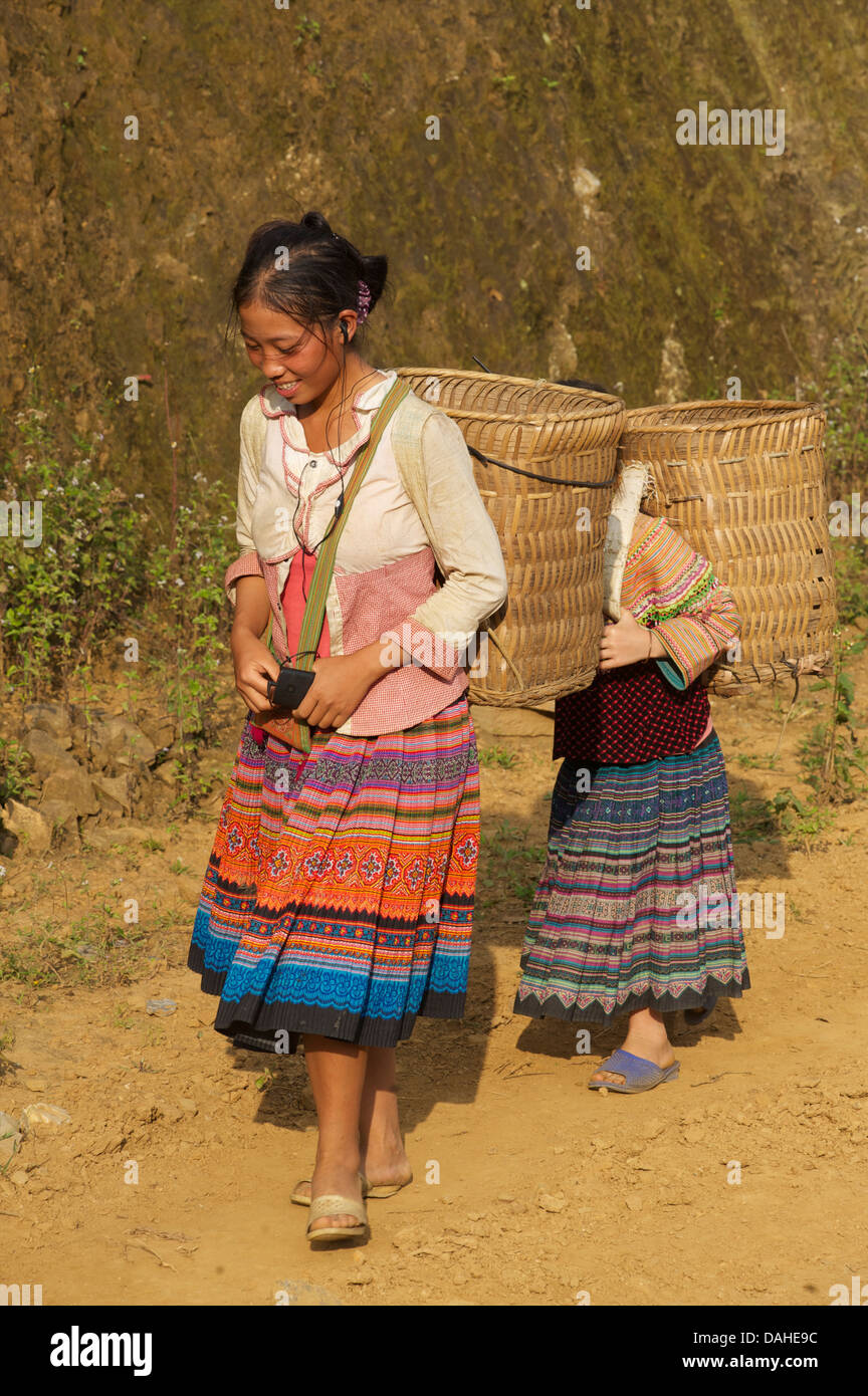 Vietnamese tribal girls hi-res stock photography and images - Alamy