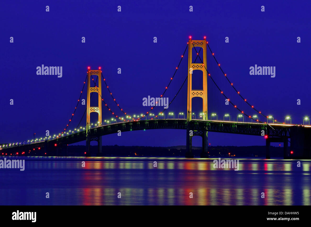 Mackinac Twilight  Michigan s Mackinac Bridge in all of its twilight glory  Spanning six miles, at the time of construction it w Stock Photo