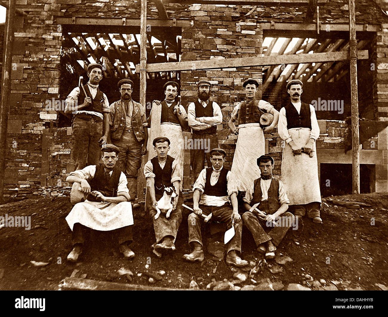 Builders early 1900s Stock Photo Alamy