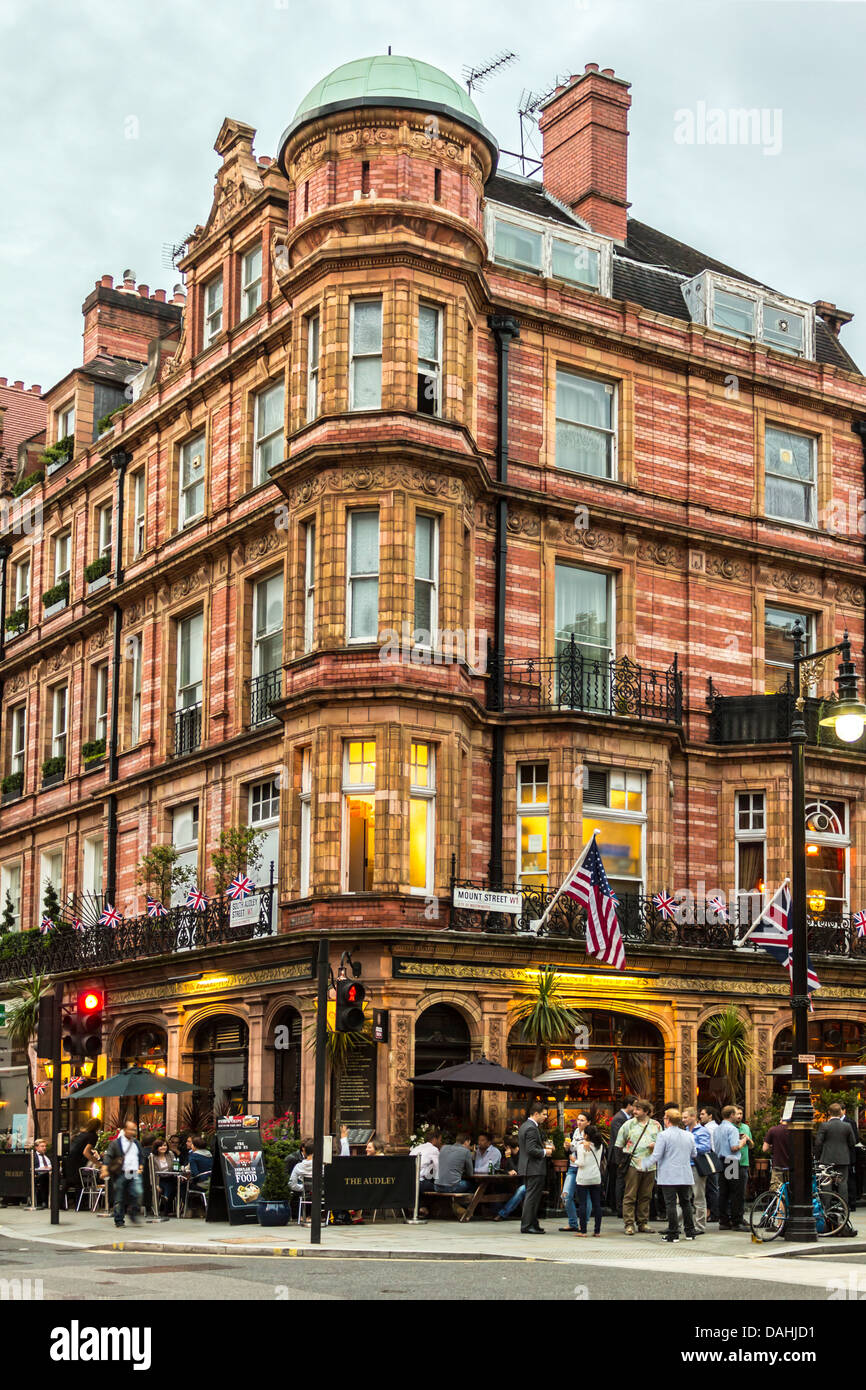Mayfair pub hi-res stock photography and images - Alamy