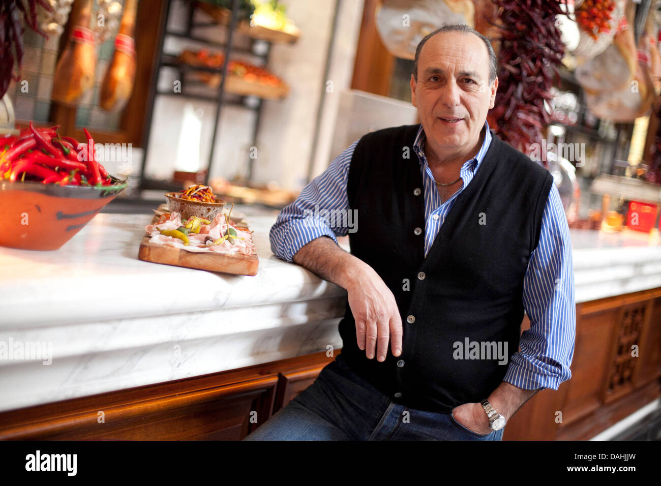 Gennaro contaldo hi-res stock photography and images - Alamy