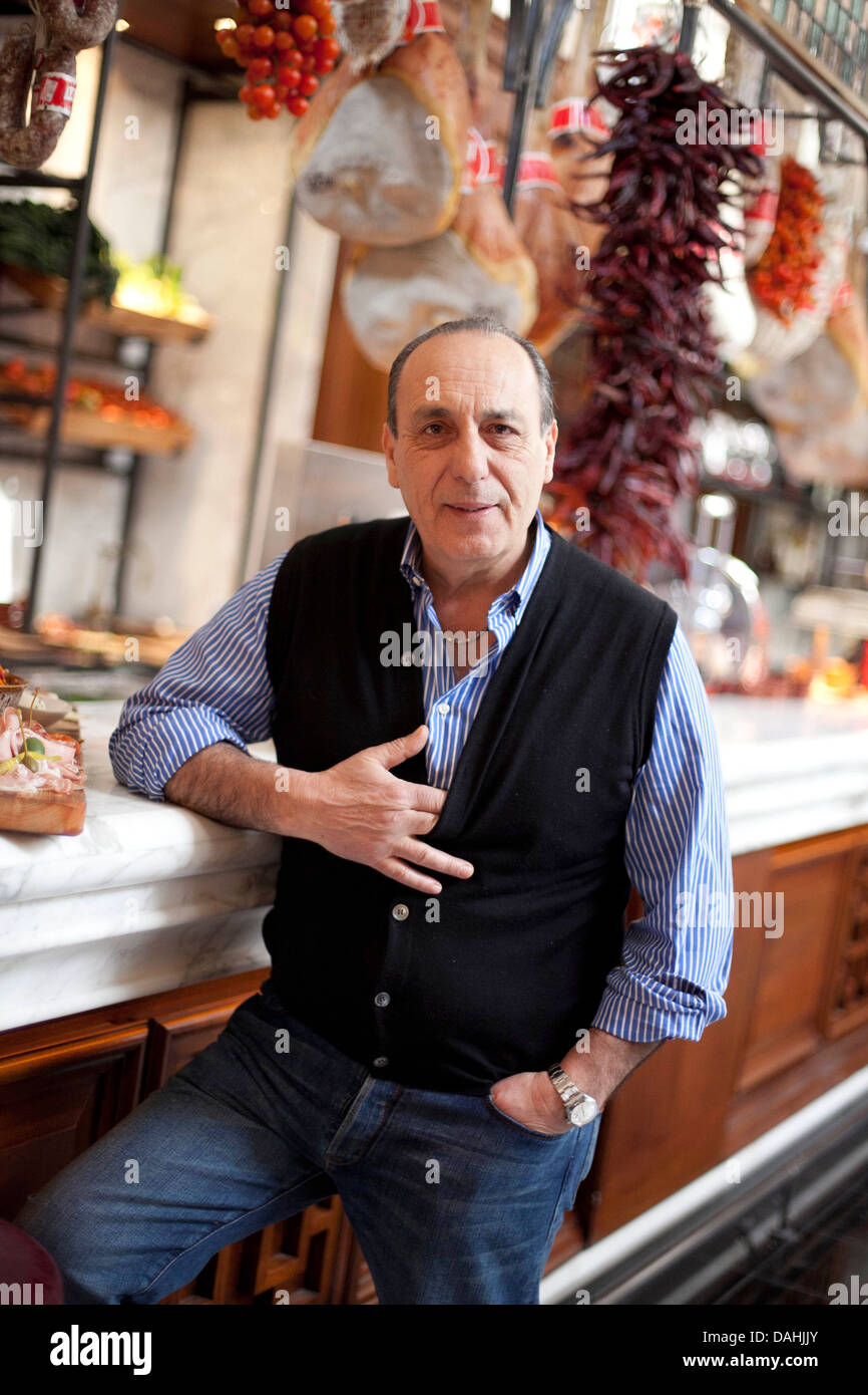 Gennaro contaldo hi-res stock photography and images - Alamy