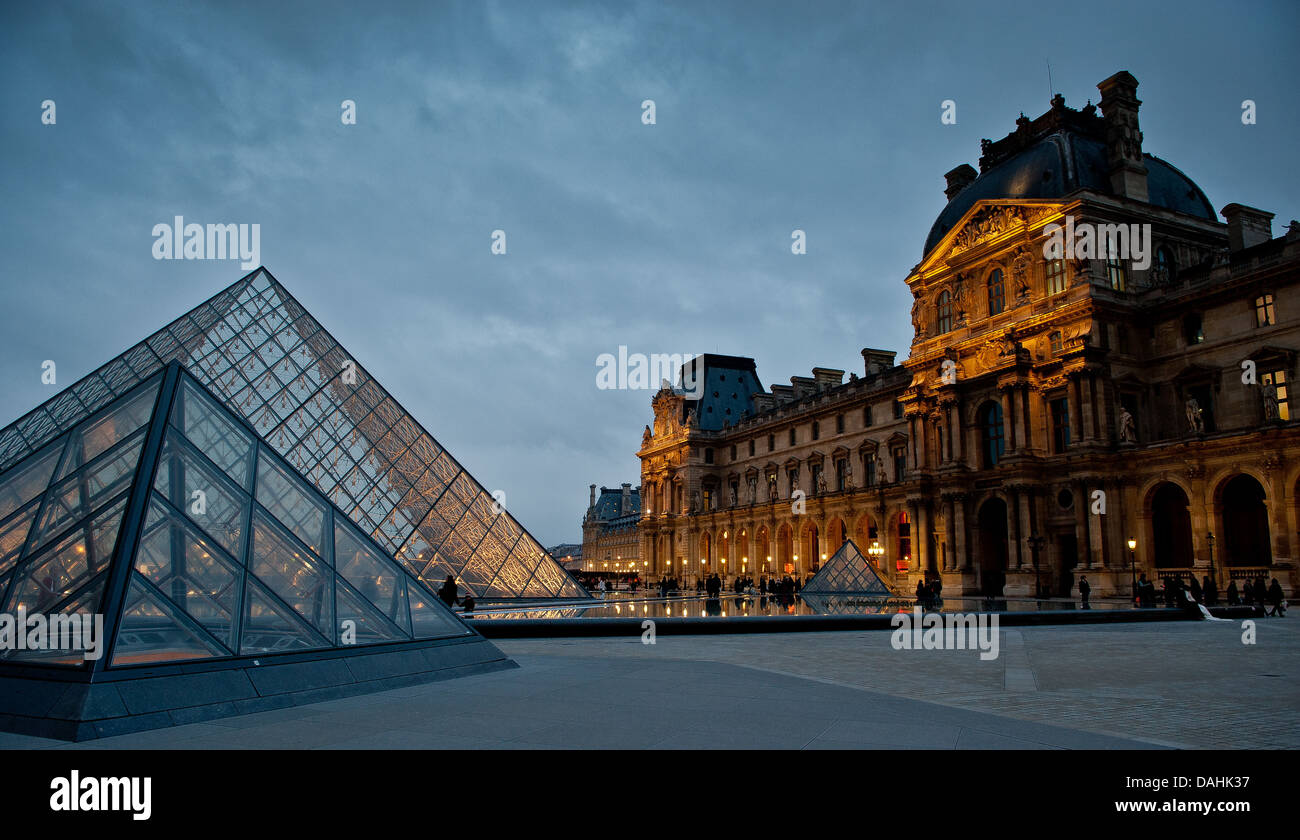 Louvre museum exterior hi-res stock photography and images - Alamy