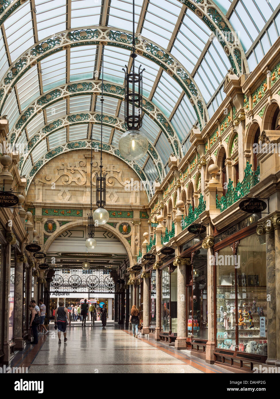 Victoria quarter shopping centre leeds hi-res stock photography and ...