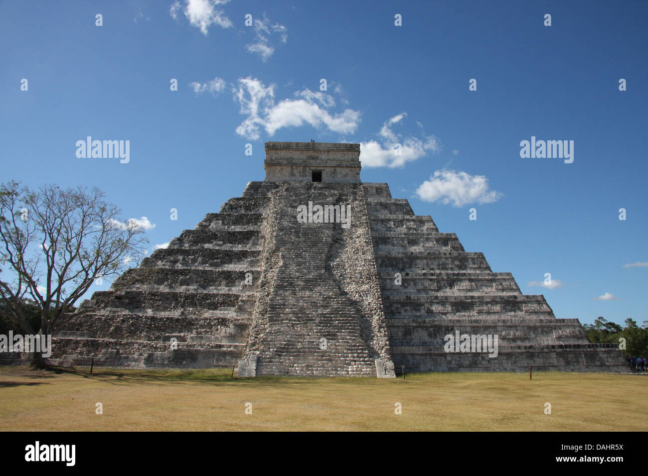 Mayan pyramid hi-res stock photography and images - Alamy