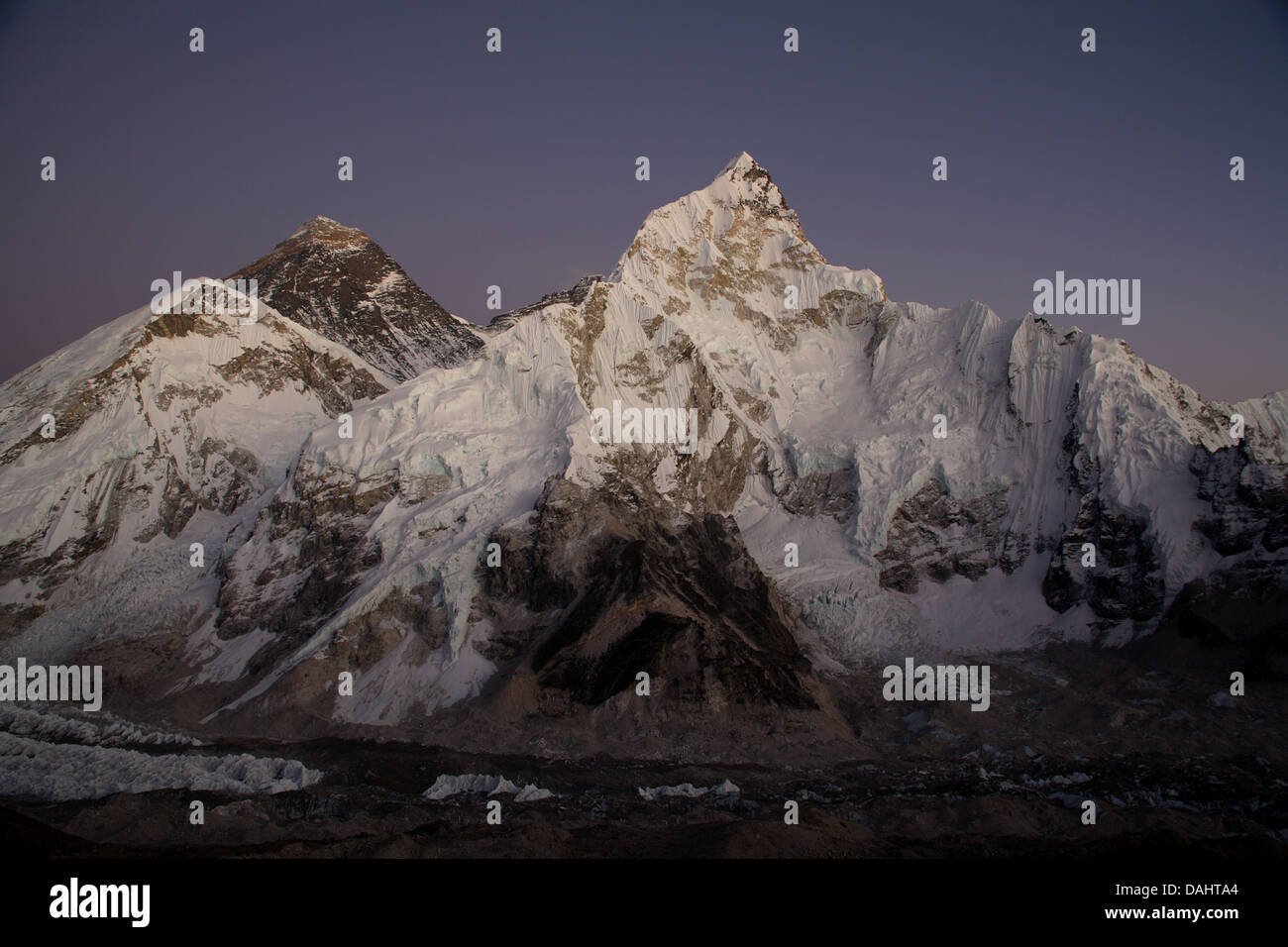 Mt everest sunset hi-res stock photography and images - Alamy