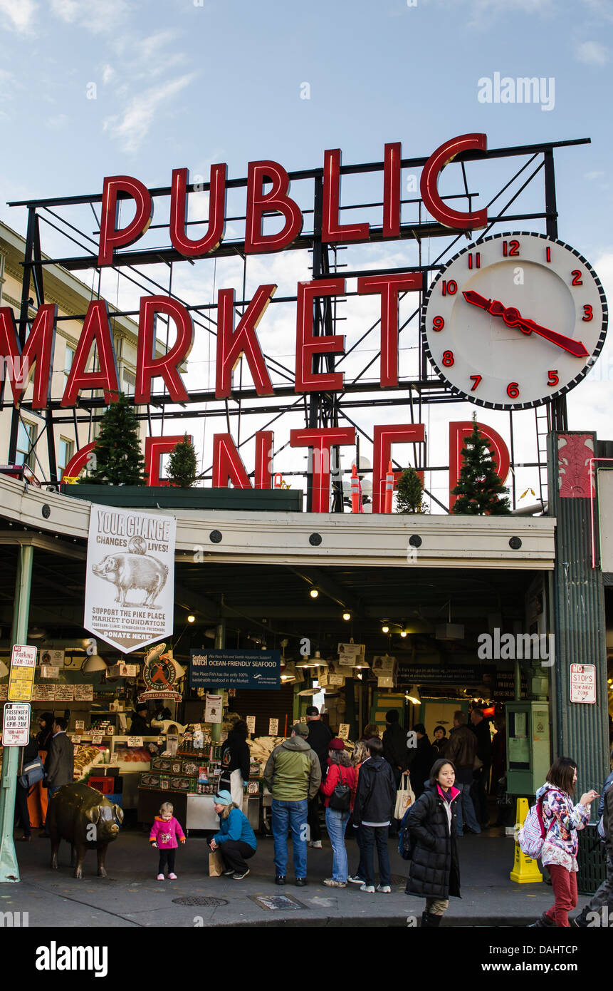 Farmers clock market hi-res stock photography and images - Alamy