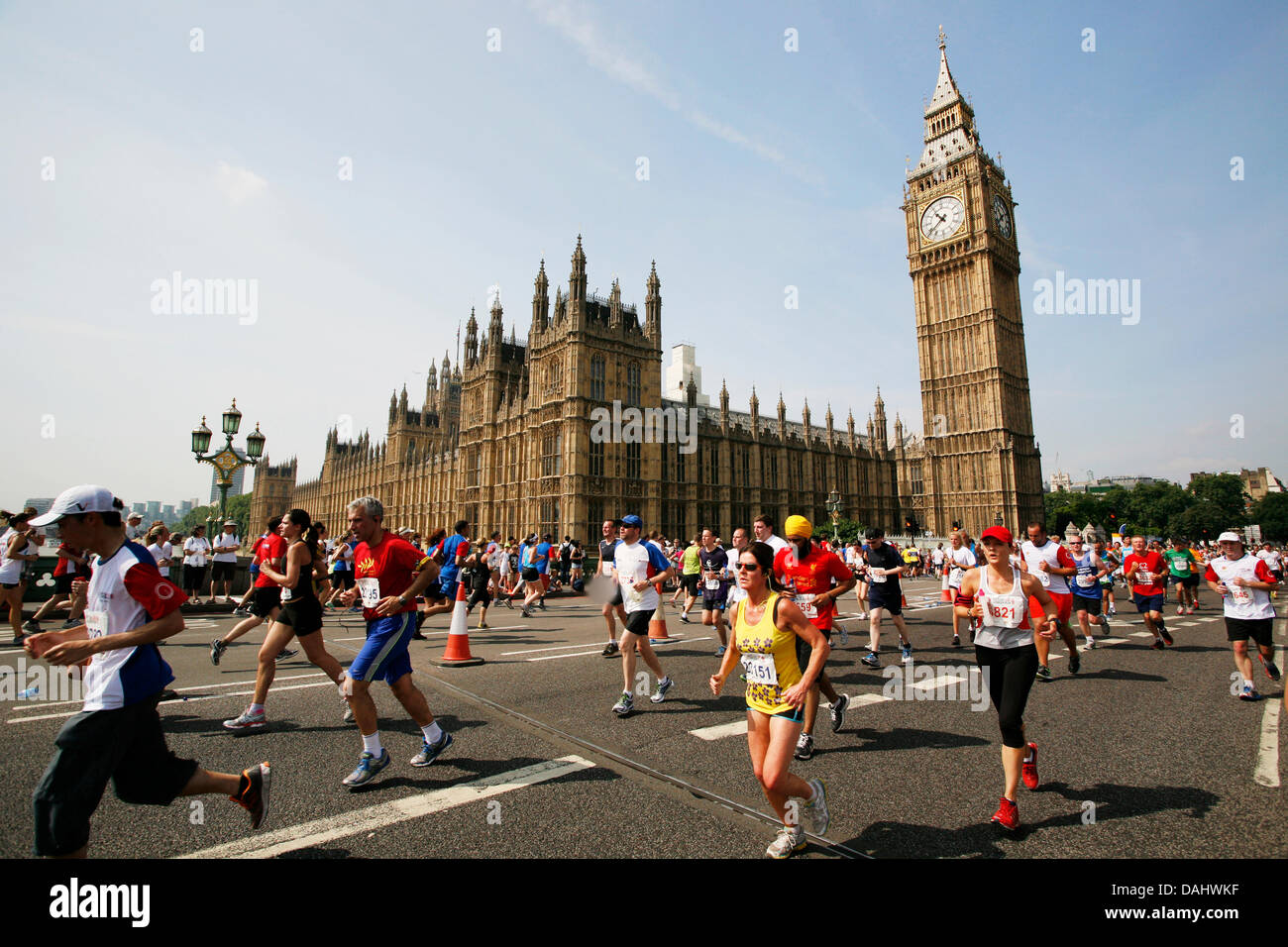 London, UK. 14th July, 2013. Runners in UK 10km fun run. The British 10k London run, 13th year, about 25,000 runners from all over the world joined. Credit:  SUNG KUK KIM/Alamy Live News Stock Photo