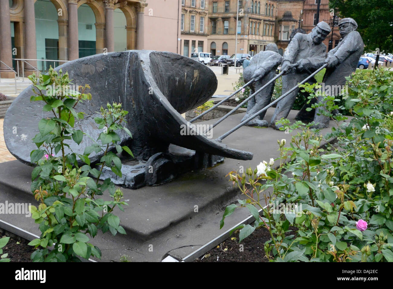 Men of the Clyde Sculpture by Naomi Hunt DA Clyde Square Cathcart Street Greenock Scotland Stock Photo