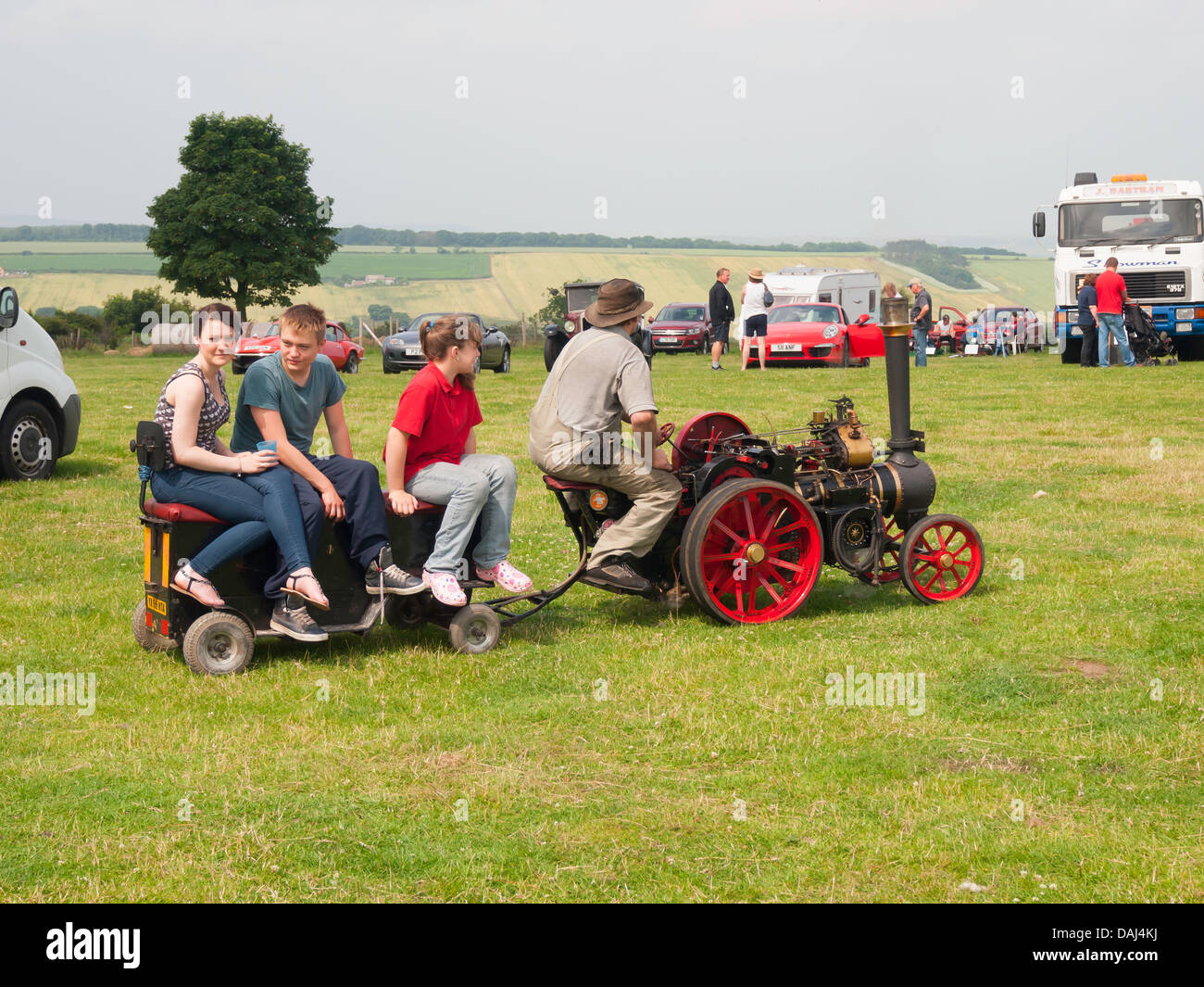 Traction engine trailer hires stock photography and images Alamy