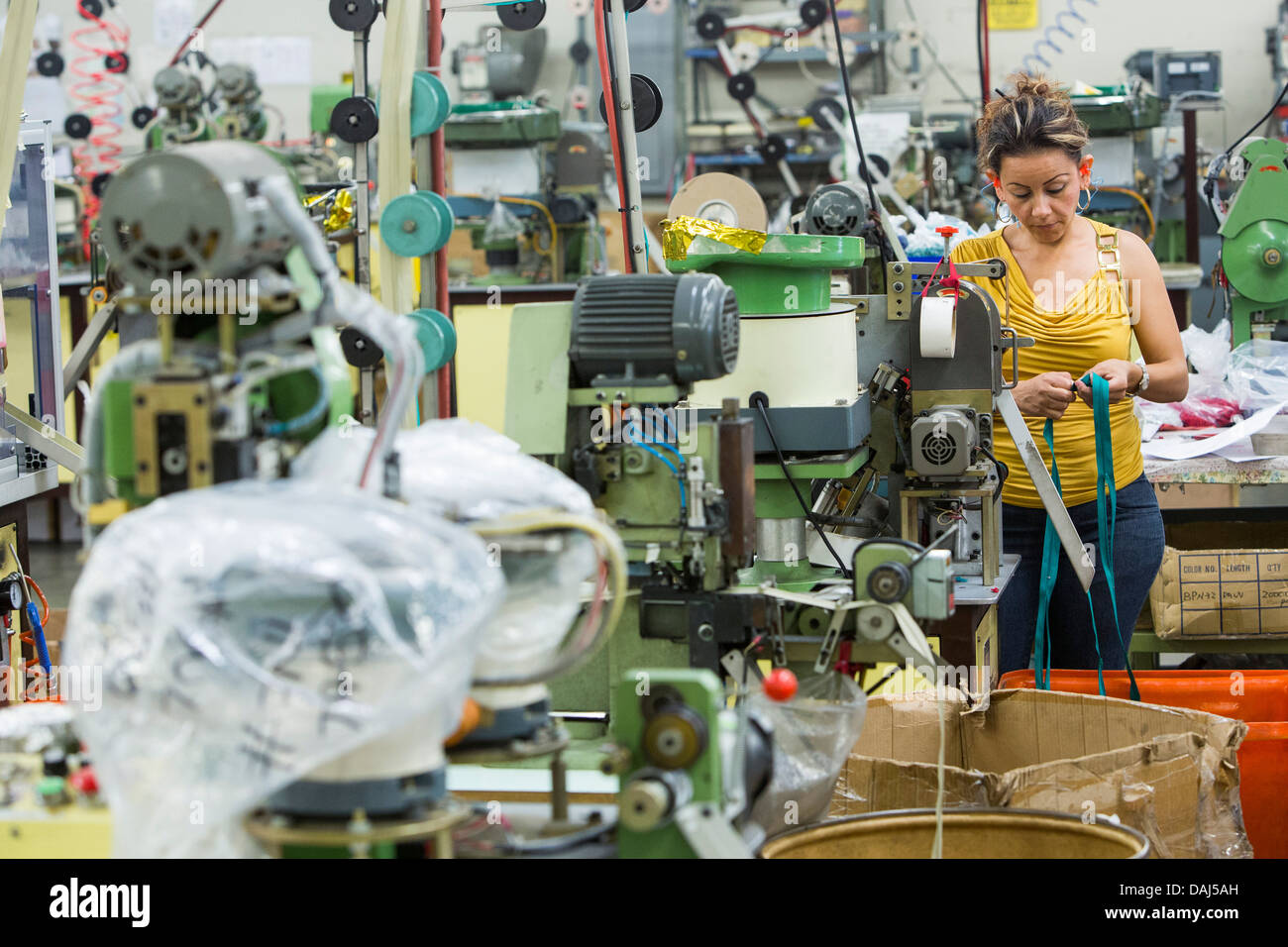 The UCAN zipper factory in downtown Los Angeles Stock Photo Alamy