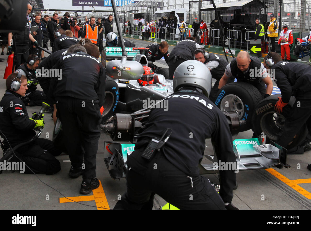 Mechanics exercise pit stops with the car of German Formula One driver Michael Schumacher of Mercedes GP during the second practice at Albert Park street circuit in Melbourne, Australia, 24 March 2011. The 2011 Formula 1 Australian Grand Prix takes place on 27 March 2011. Photo: Jens Buettner Stock Photo