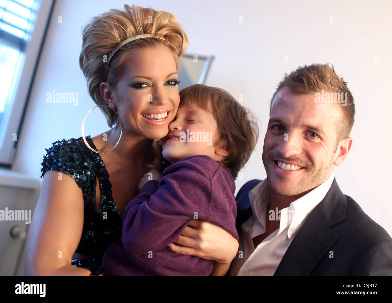 Dutch soccer player Rafael van der Vaart visits his wife Sylvie with his  son Damian at the Coloneum in Cologne, Germany, 30 March 2011. Sylvie van  der Vaart is TV presenter for