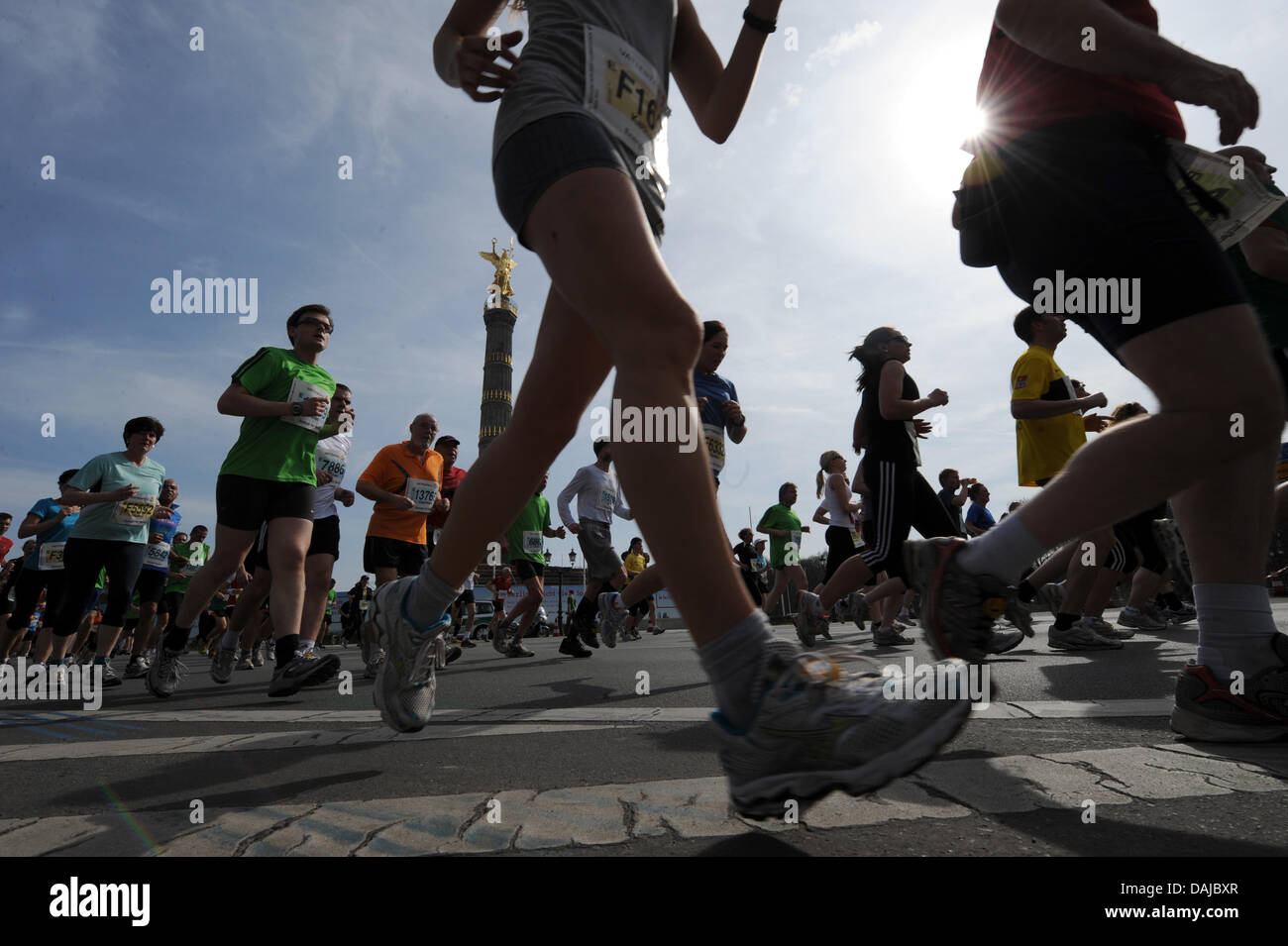 Runners from all over the world compete in the 31st Berlin half ...