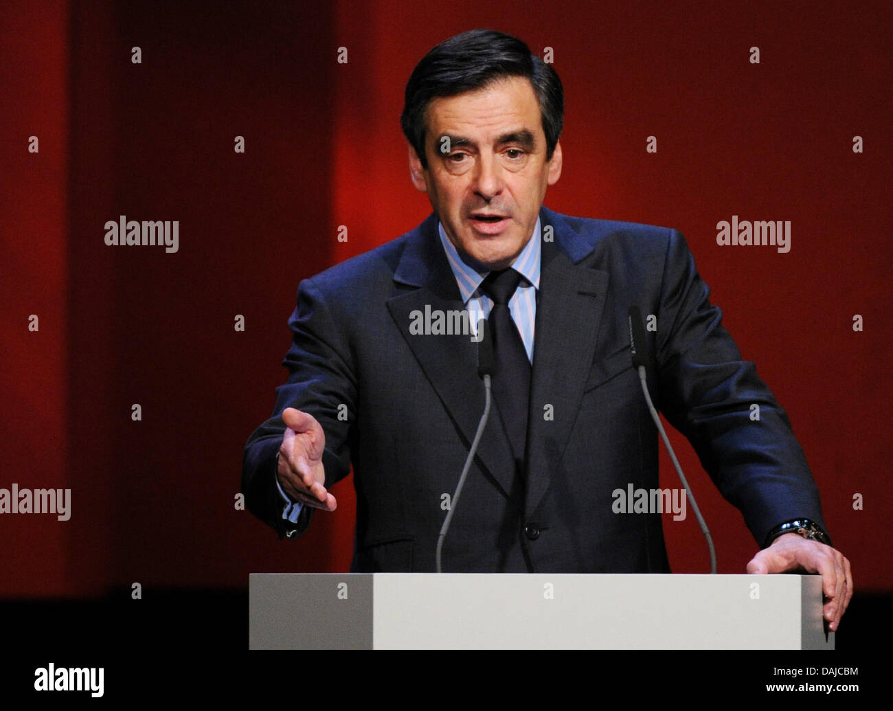 French Prime Minister Francois Fillon speaks at the opening of the Hanover Fair in Hanover, Germany, 03 April 2011. The Hanover Fair is the world's biggest industrial fair and hosts more than 6.500 exhibitors from 65 countries from 04 until 08 April. Photo: JULIAN STRATENSCHULTE Stock Photo