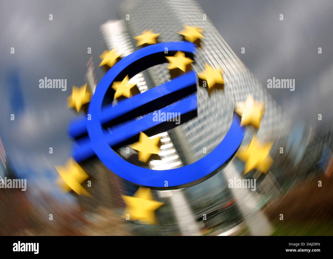 (dpa-file) - A file picture dated 07 February 2008 shows a sculpture of the euro in front of the head office of the European Central Bank in Frankfurt Main, Germany. The European Central Bank appears poised to deliver its first rate hike in about three years as it steps up moves to combat rising inflation. The ECB's rate-setting council's announced to raise its benchmark refinancin Stock Photo