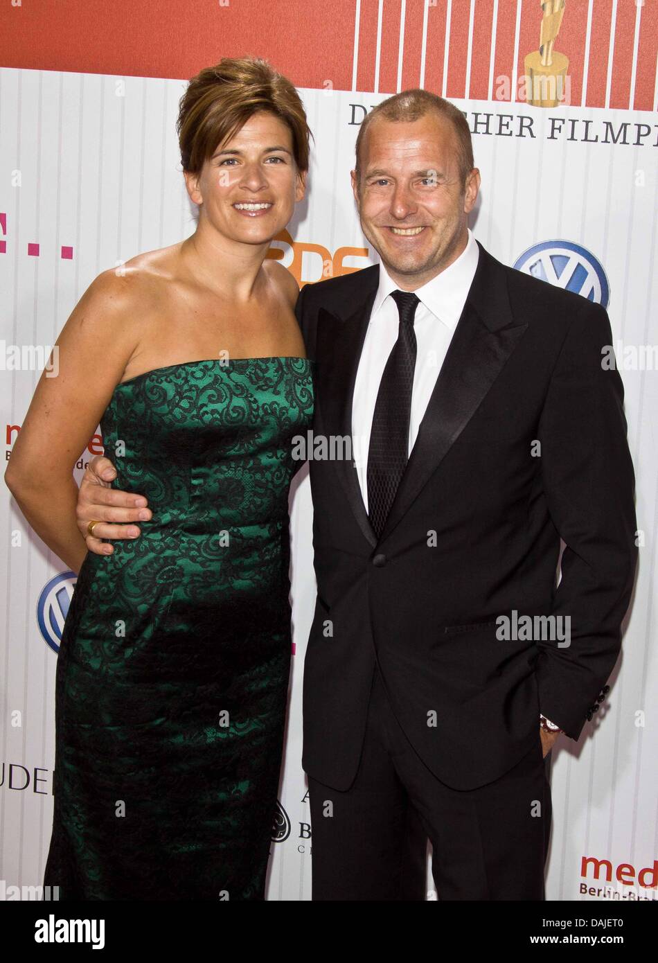 German actor Heino Ferch (L) and his wife Marie-Jeanette arrive for the award ceremony of the German Film Prize 'Lola' in Berlin, Germany, 8 April 2011. The German Film Prize 'Lola' awards members of the film industry in 16 categories. Photo: Hubert Boesl Stock Photo