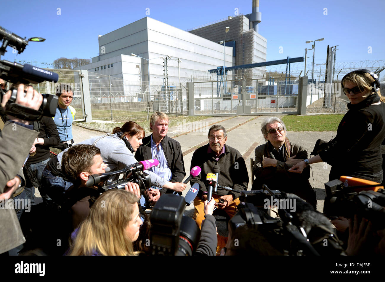 C L To R Former Deutschlandfunk Editor In Chief Rainer Burchardt Stock Photo Alamy