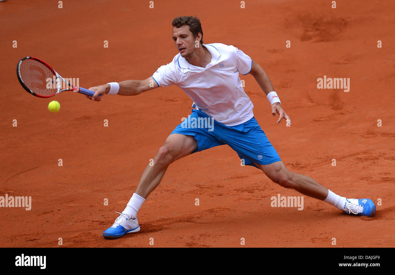 French Paul-Henri Mathieu plays a forehand inthe match against Montanes of Spain during the ATP tennis tournament at the Tennisstadion am Rothenbaum in Hamburg, Germany, 15 July 2013. Photo: AXEL HEIMKEN Stock Photo