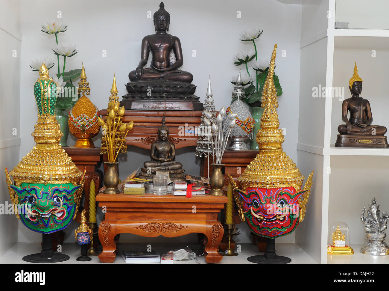 A Buddhist shrine for the souls of the dead ancestors in Chiang Mai, Thailand, 21 March 2011. Photo: Jens Kalaene Stock Photo