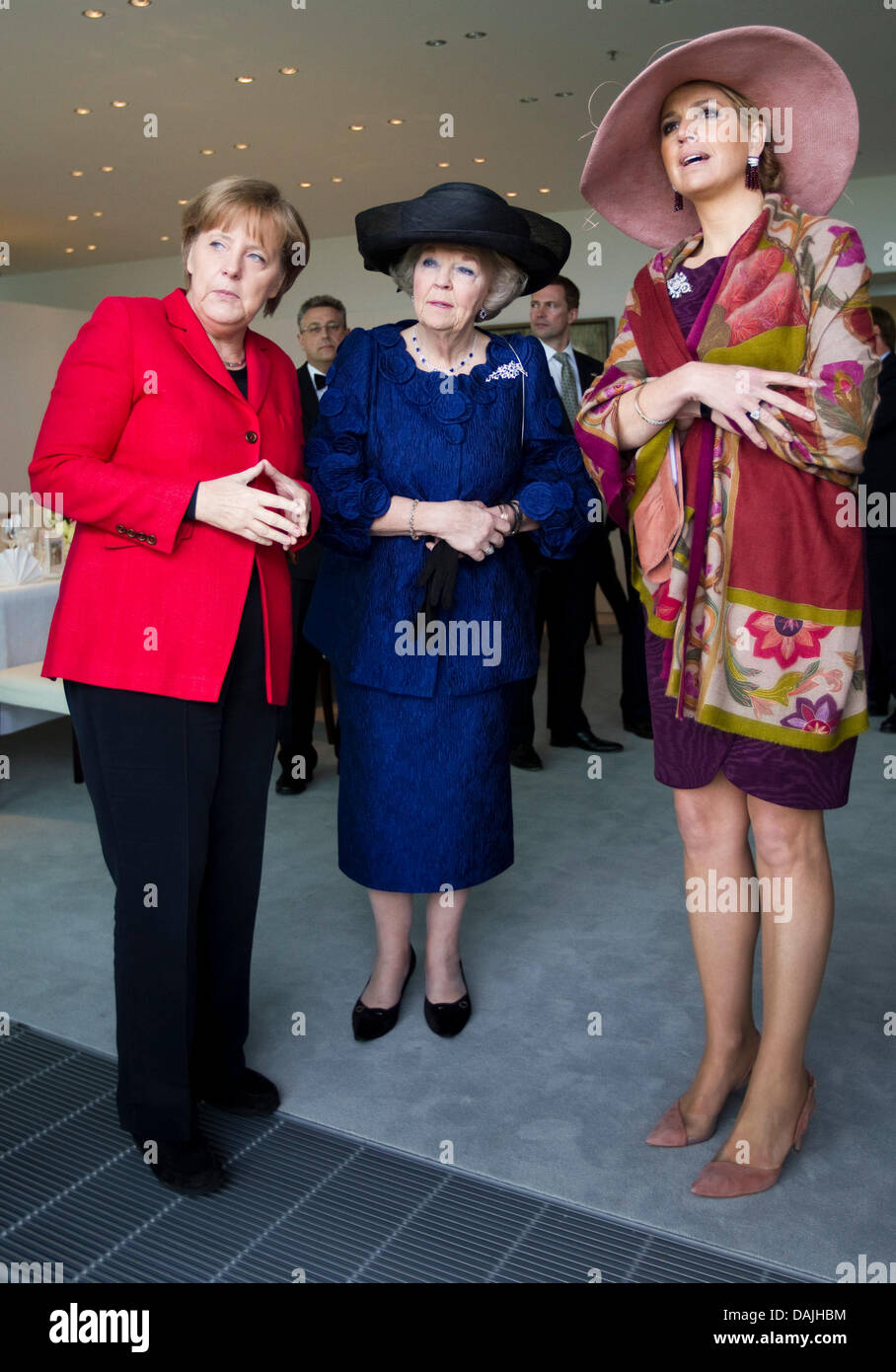 Chancellor Angela Merkel (L) speaks to Queen Beatrix of The Netherlands (C), Crown Princess Maxima  (R) in  the Chancellory in Berlin, Germany, 12 April 2011. Chancellor Merkel meets the Royal Family for lunch. PHOTO: MICHAEL KAPPELER Stock Photo