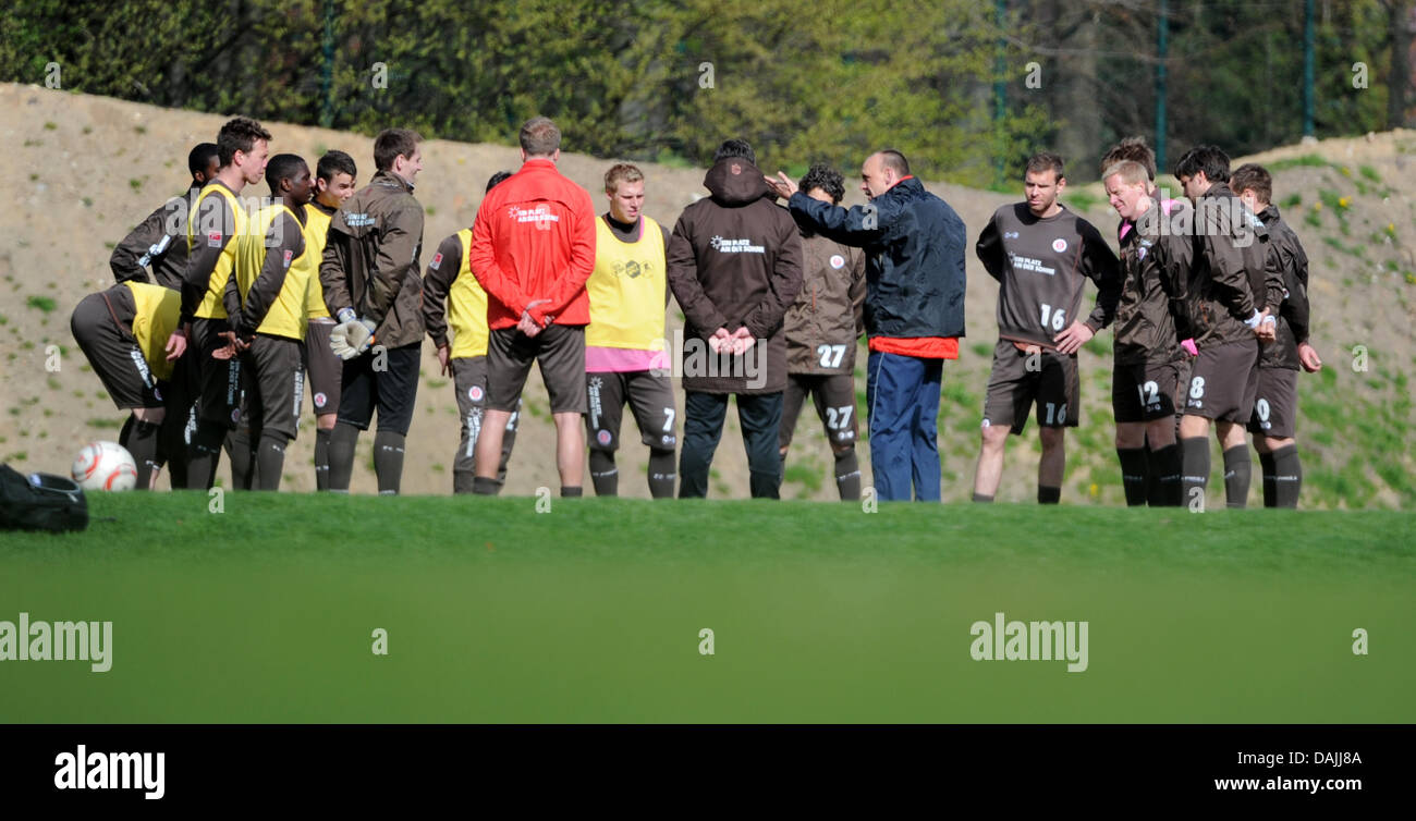Coach Holger Stanislawski (5-R) speaks to the team at the training ground in Hamburg, Germany, 13 April 2011. He is going to leave the Bundesliga football team FC St. Pauli at the end of the season. PHOTO: ANGELIKA WARMUTH Stock Photo