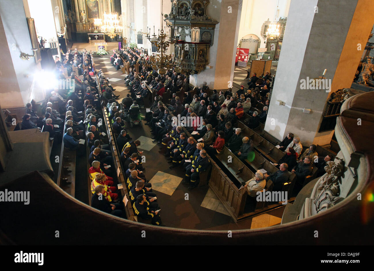 The funeral service remembers the victims of the massive collision on A 19 in the Marienkirche, Rostock, Germany, 13 April 2011. The accident on 8 April 2011 is said to be the biggest collision in germany since 20 years. PHOTO: BERND WUESTNECK Stock Photo