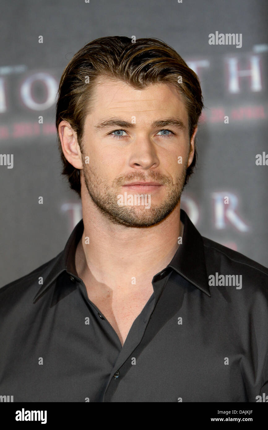 Australian actor Chris Hemsworth poses to promote the film "Thor" at Palais  Montgelas in Hotel Bayerischer Hof in Munich, Germany, 13 April 2011.  Photo: Hubert Boesl Stock Photo - Alamy