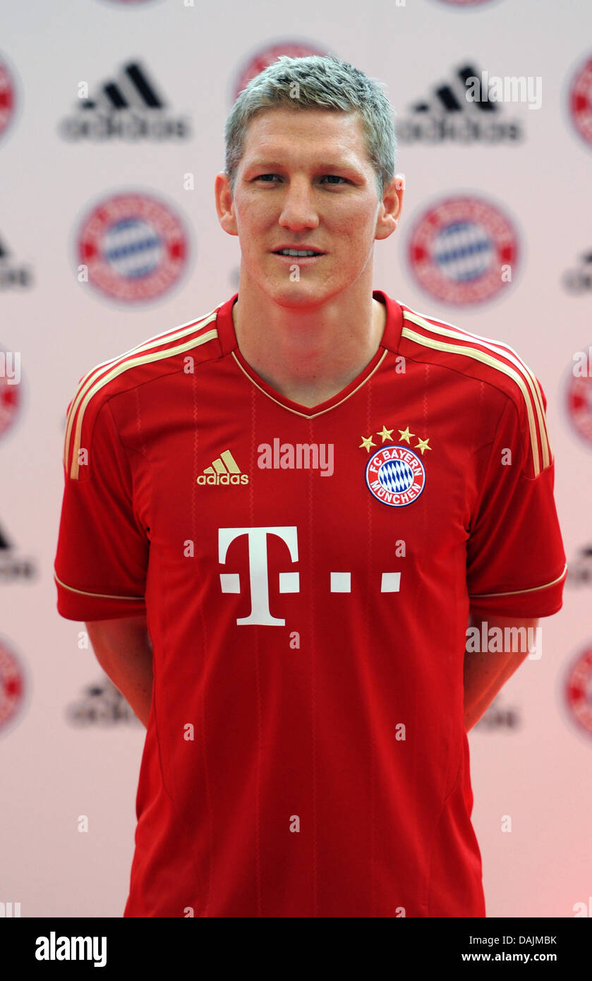 The Bayern Munich player Bastian Schweinsteiger presents the new home match  jersey for the 2011/12