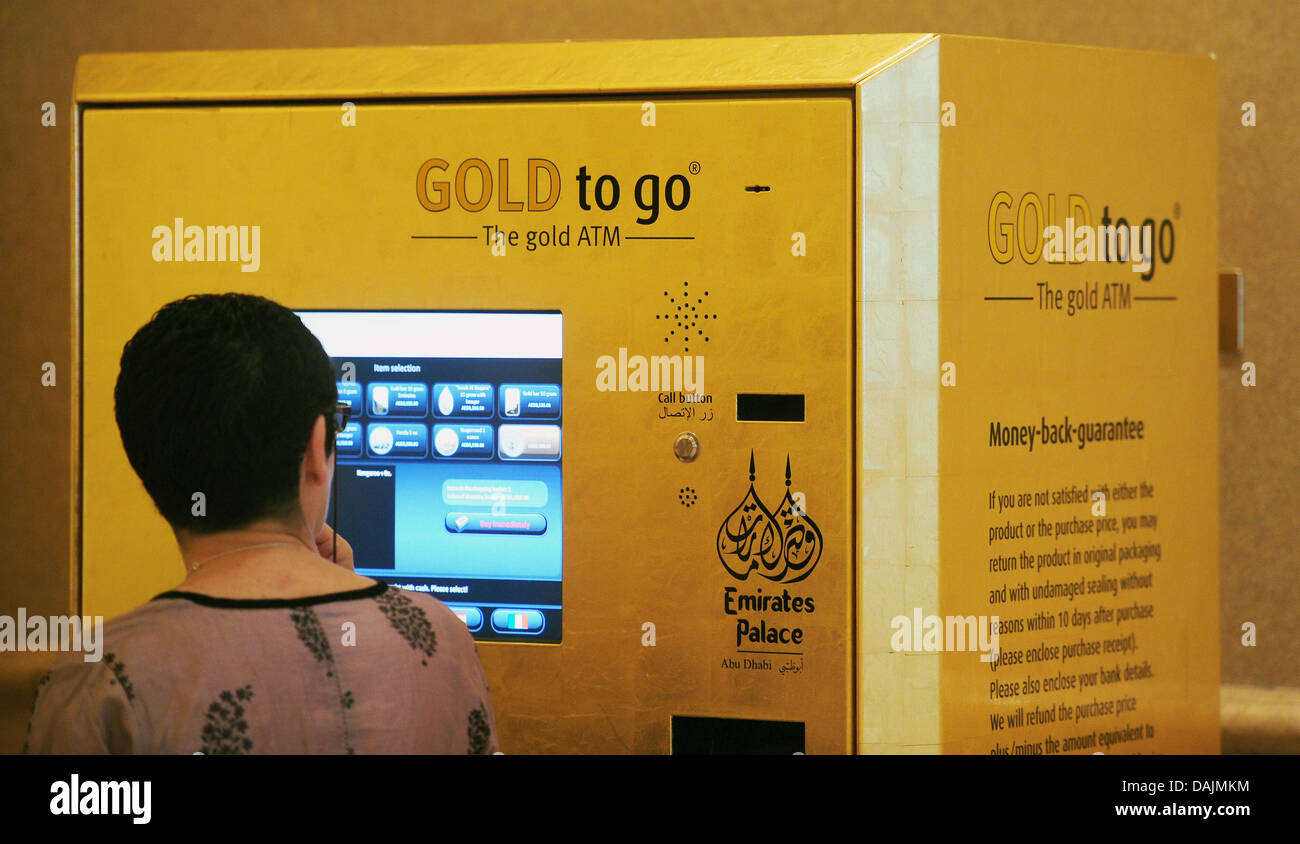 A woman stands in front of an automatic teller machine inside the Emirates Palace Hotel in Abu Dhabi, United Arab Emirates, 20 April 2011. The price for a fine ounce (approximately 31 grammes) of gold is dealt in US dollars. A year ago, the price was about 1,150 dollars. Right now, the price is at an all-time high with 1,500 dollars. Photo: HANNIBAL Stock Photo