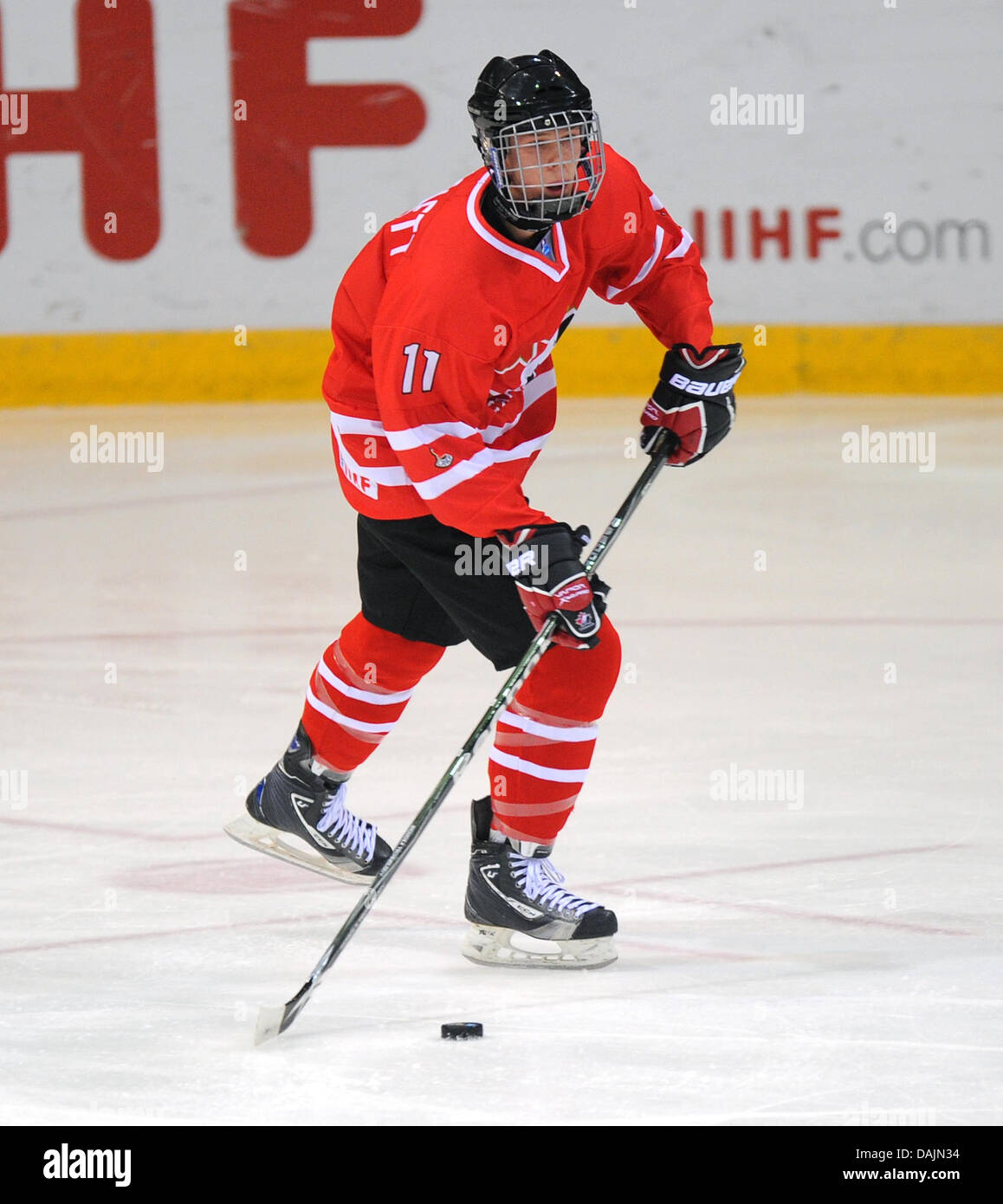 Canada's Reece Scarlett is pictured during the IIHF U18 World Ice Hockey Championships at the EnergieVerbund Arena in Dresden, Germany, 19 April 2011. Photo: Thomas Eisenhuth Stock Photo