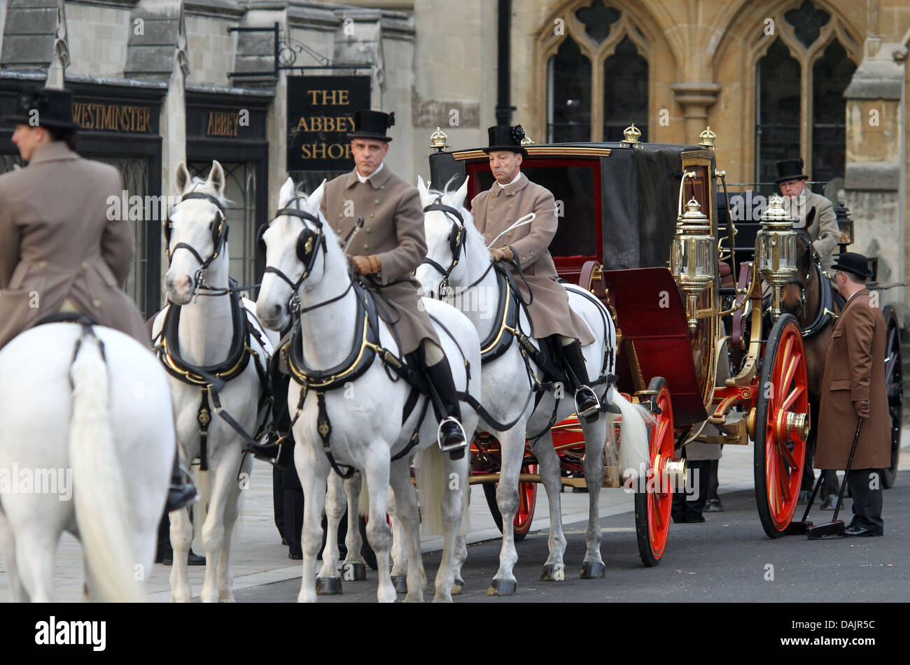 A royal carriage leave Westminster Abbey during the rehearsal for the