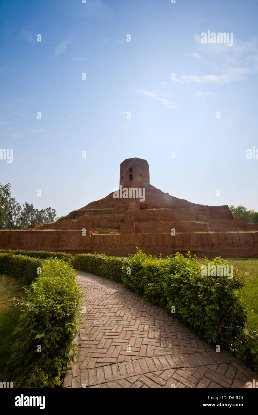 Ruins of stupa, Chaukhandi Stupa, Sarnath, Varanasi, Uttar Pradesh, India Stock Photo