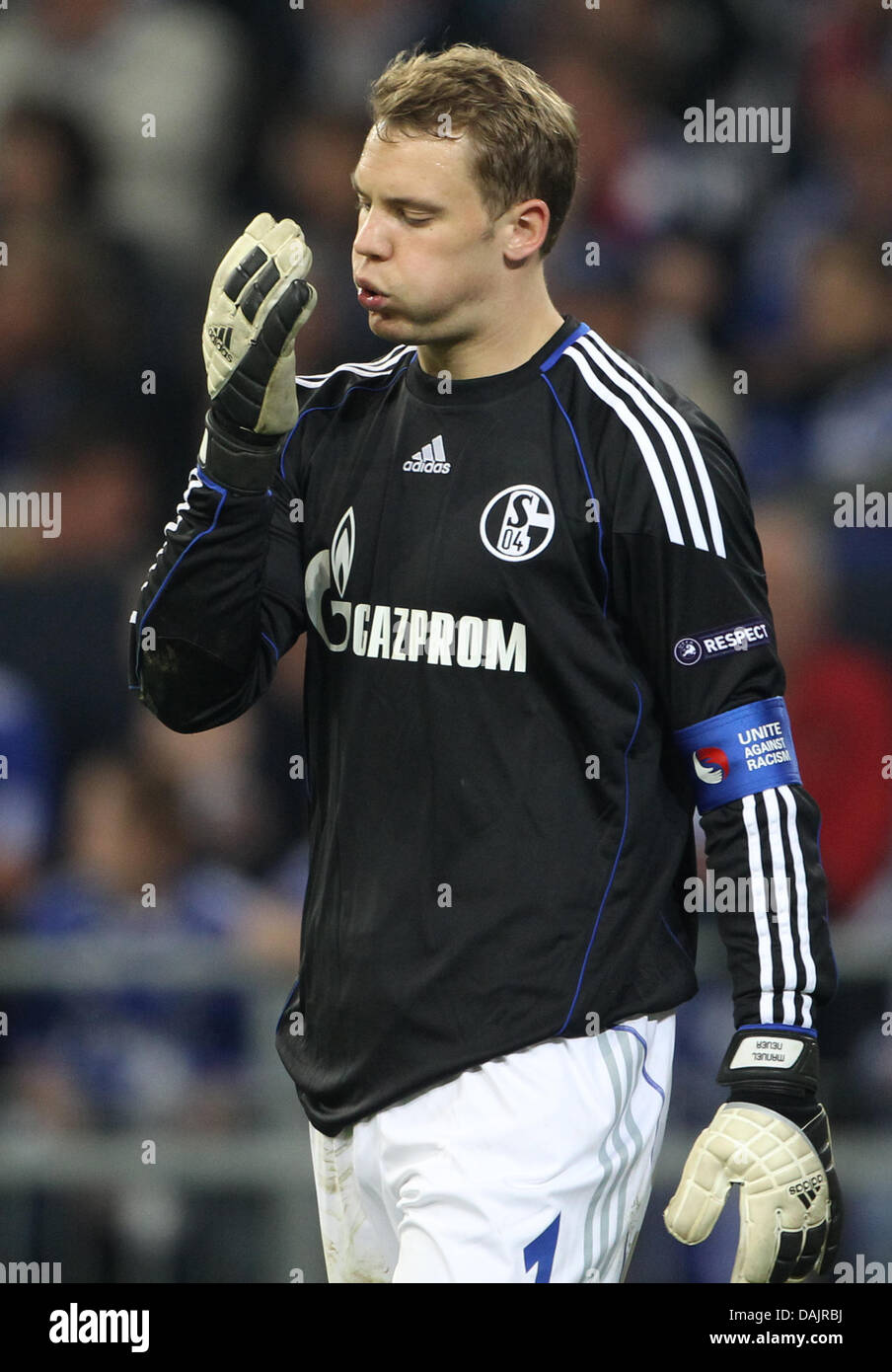 Goalkeeper manuel neuer fc schalke hi-res stock photography and images -  Page 2 - Alamy