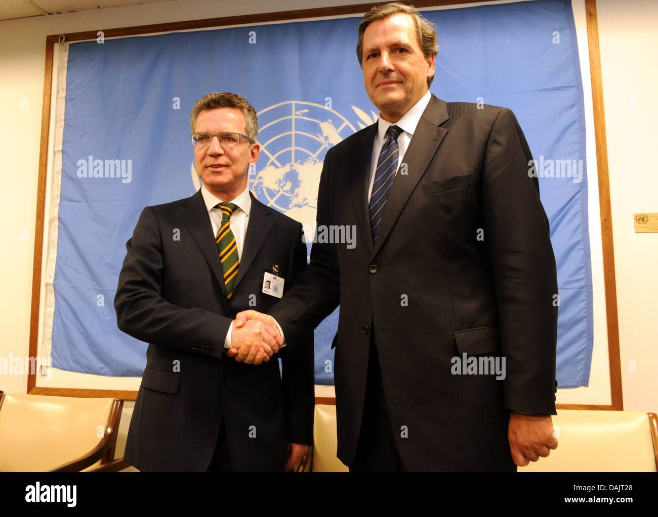 Germany's Minister of Defence Thomas de Maizière (FRONT L) meets Under-Secretary-General for Peacekeeping Operations Alain Le Roy in New York, USA, 27 April 2011. Thomas de Maizière visits among others the United Nations and the Pentagon and discuss matters in Libya and Afghanistan. Photo: Maurizio Gambarini Stock Photo