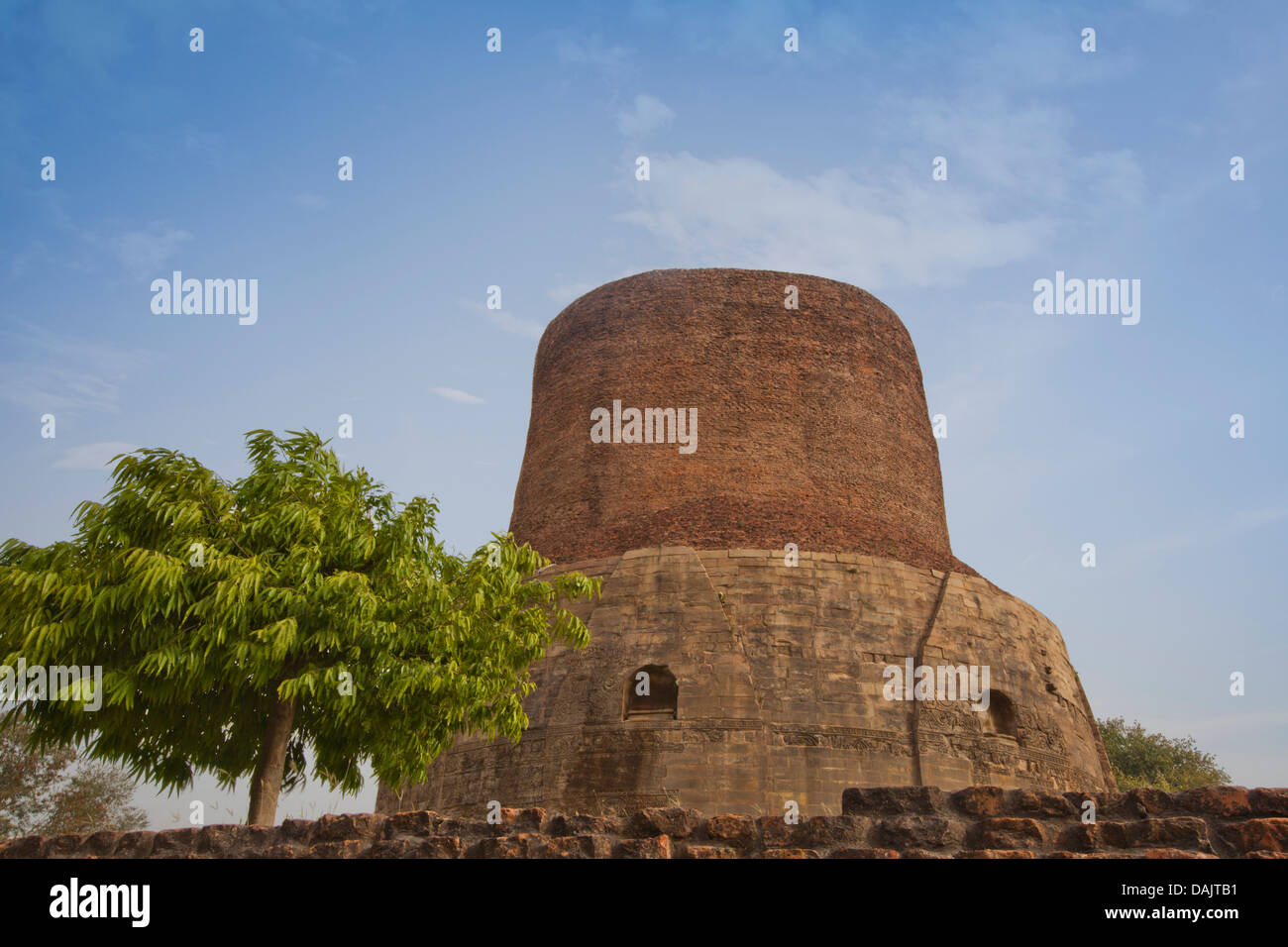 Buddhist Stupa, Dhamek Stupa, Sarnath, Varanasi, Uttar Pradesh, India Stock Photo