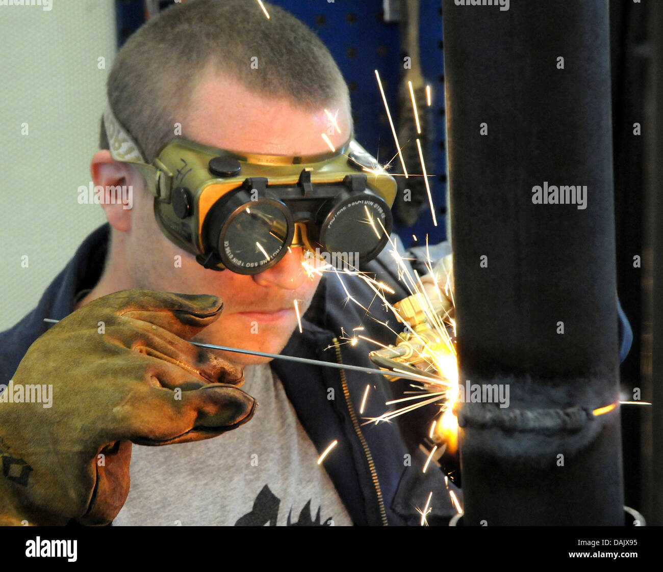 Man welding at a vocational school Stock Photo Alamy