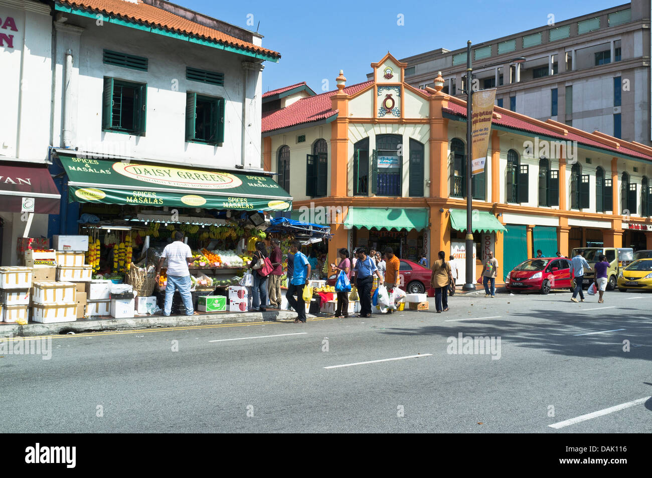 dh  LITTLE INDIA SINGAPORE Indian grocers shop people Stock Photo