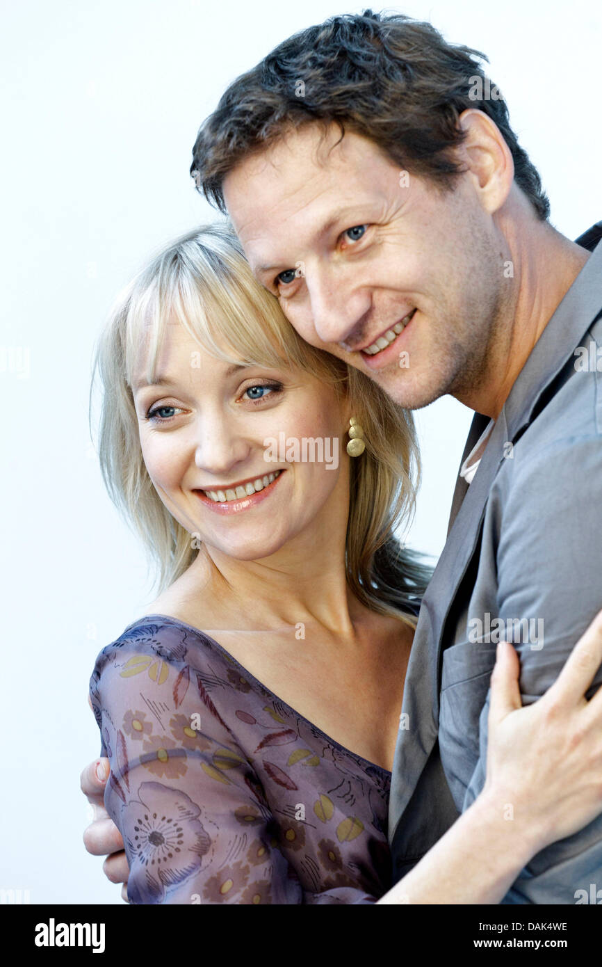 Actors Thomas Unger and Eva Herzig smile and hug at a photo call in Hamburg, Germany, 3 May 2011. They are part of the new prime time series 'Das Glueck dieser Erde' ('The Luck of this Earth'). Photo: Markus Scholz Stock Photo